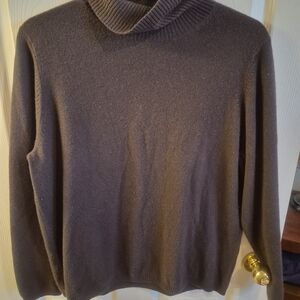 Neiman Marcus Cashmere Sweater in Rich Brown